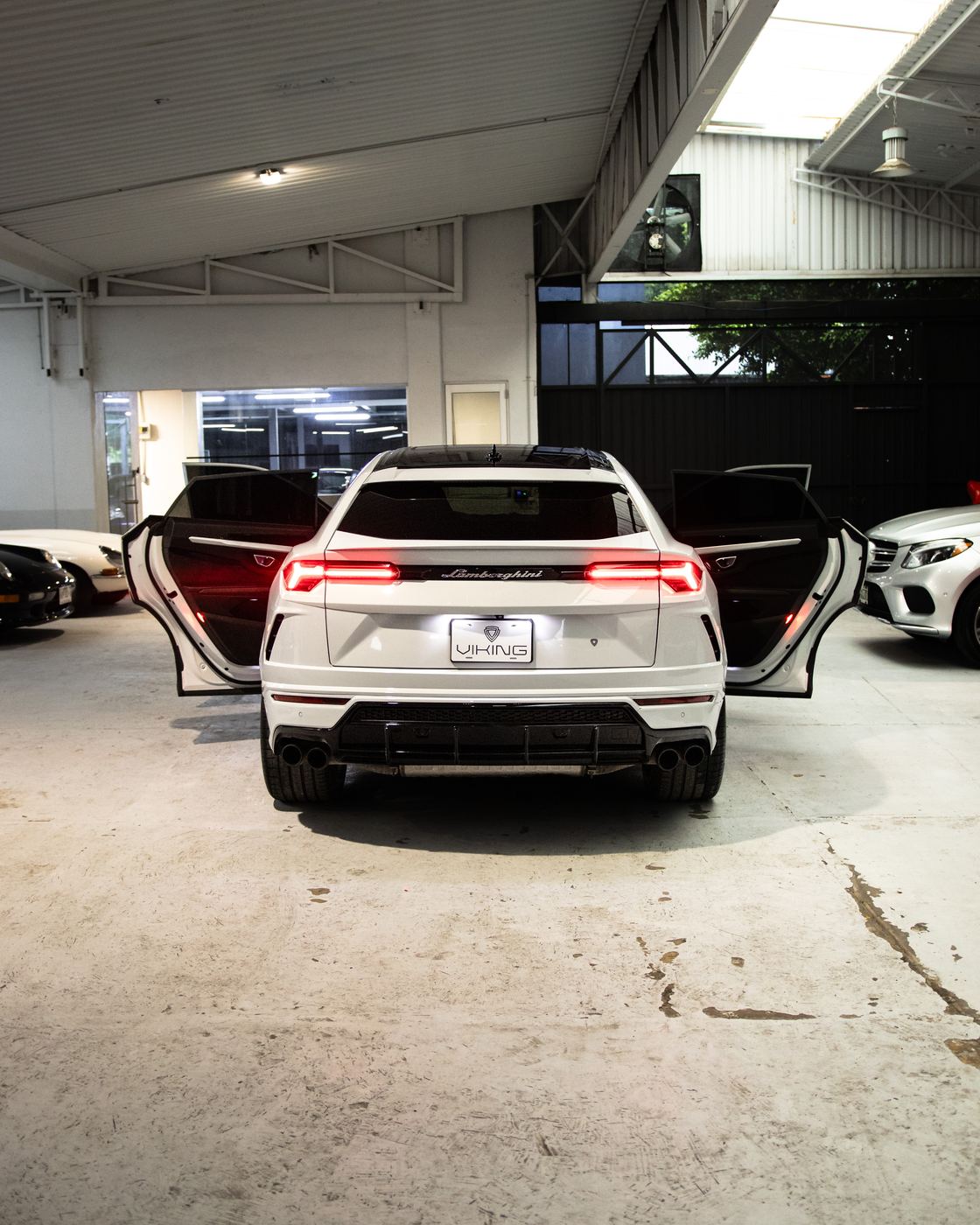 Lamborghini Urus con cristales Viking, vista trasera