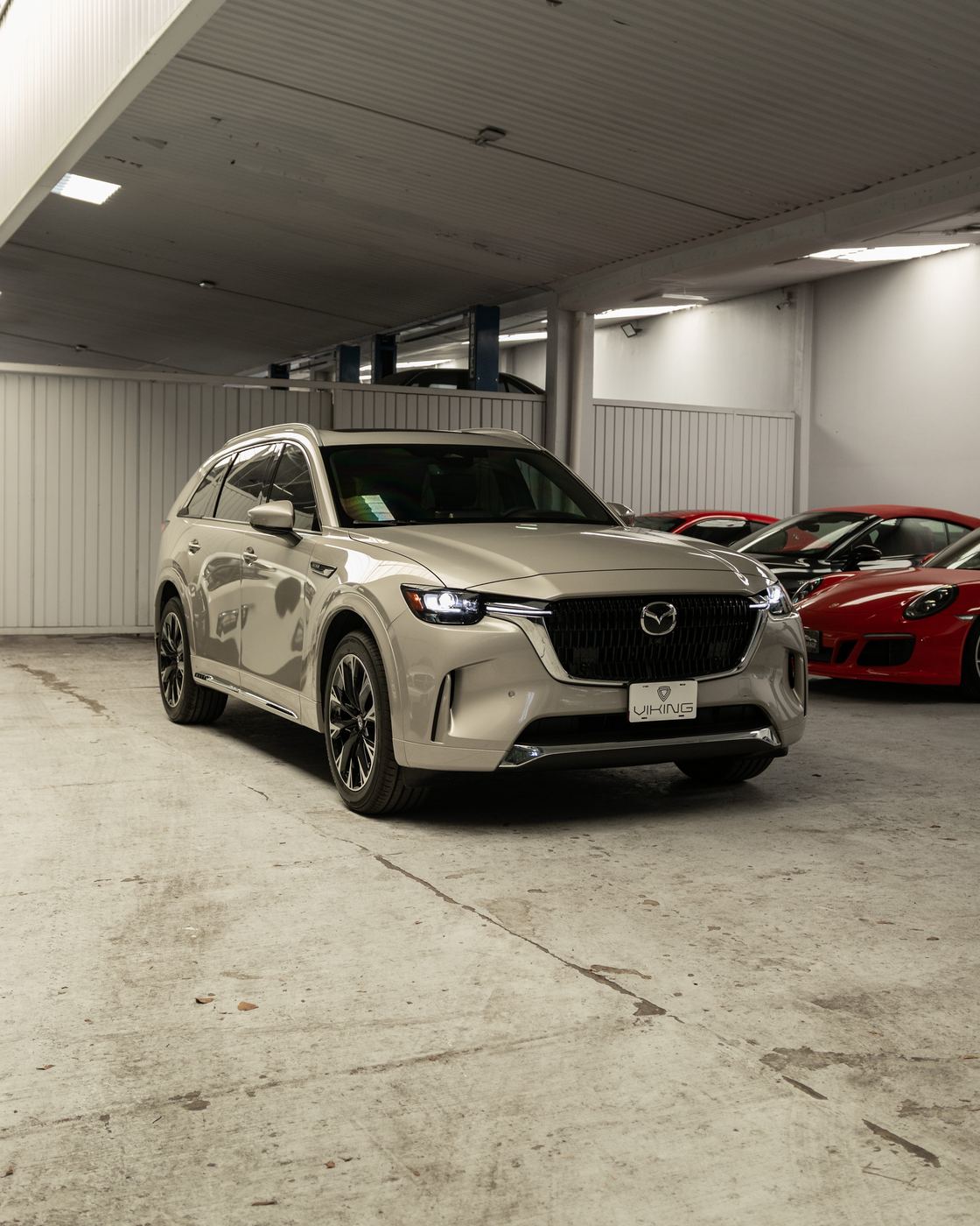 Mazda CX-90 con cristales Viking, tres cuartos
