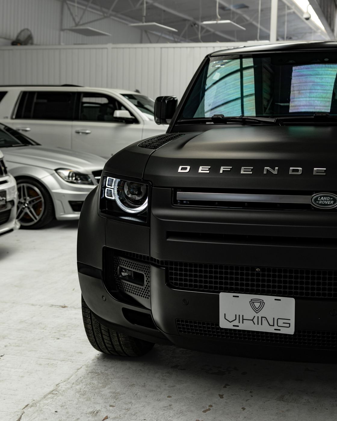 Land Rover Defender con cristales Viking, frente